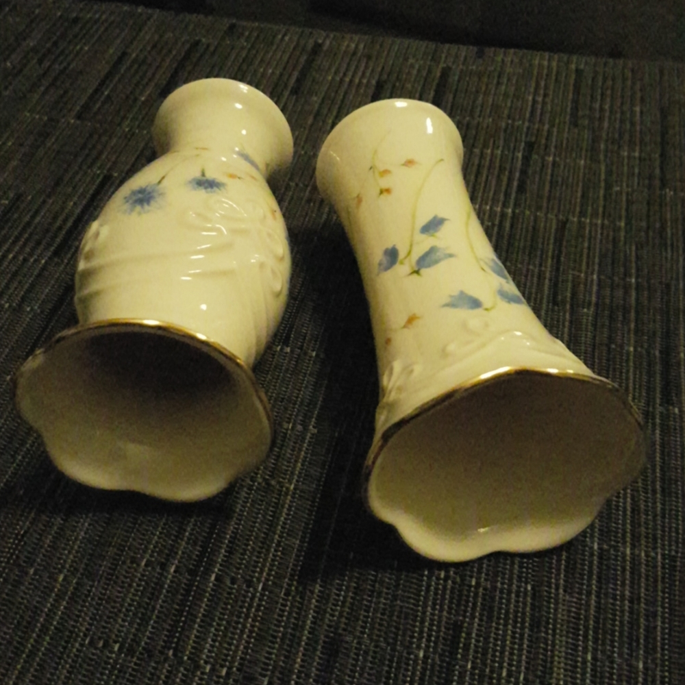 2 Lenox 5", blue flowers, on ivory, vases - Picture 6 of 8